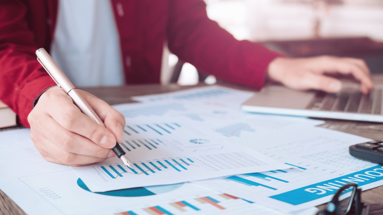 A graph showing AIG's financial strength compared to other life insurance companies